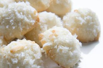 Irresistible Coconut Macaroons: A Sweet, Chewy Delight