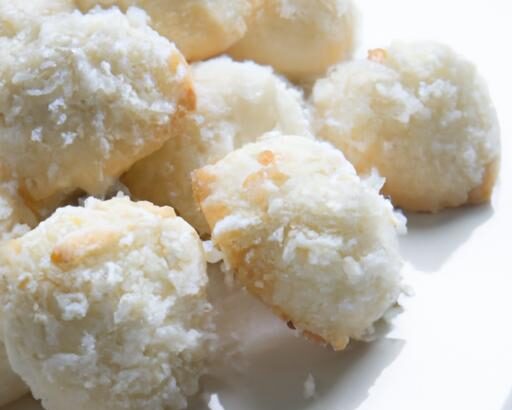 Irresistible Coconut Macaroons: A Sweet, Chewy Delight