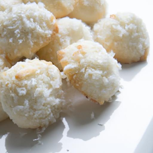 Irresistible Coconut Macaroons: A Sweet, Chewy Delight