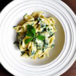 Velvety Cream & Spinach Pasta: A Delicious Green Delight