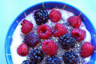 Berry Bliss: Nutritious Overnight Oats with Chia Seeds